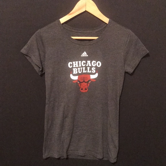 Woman’s dark gray Chicago bulls T-Shirt size medium brand: adidas - Picture 1 of 4